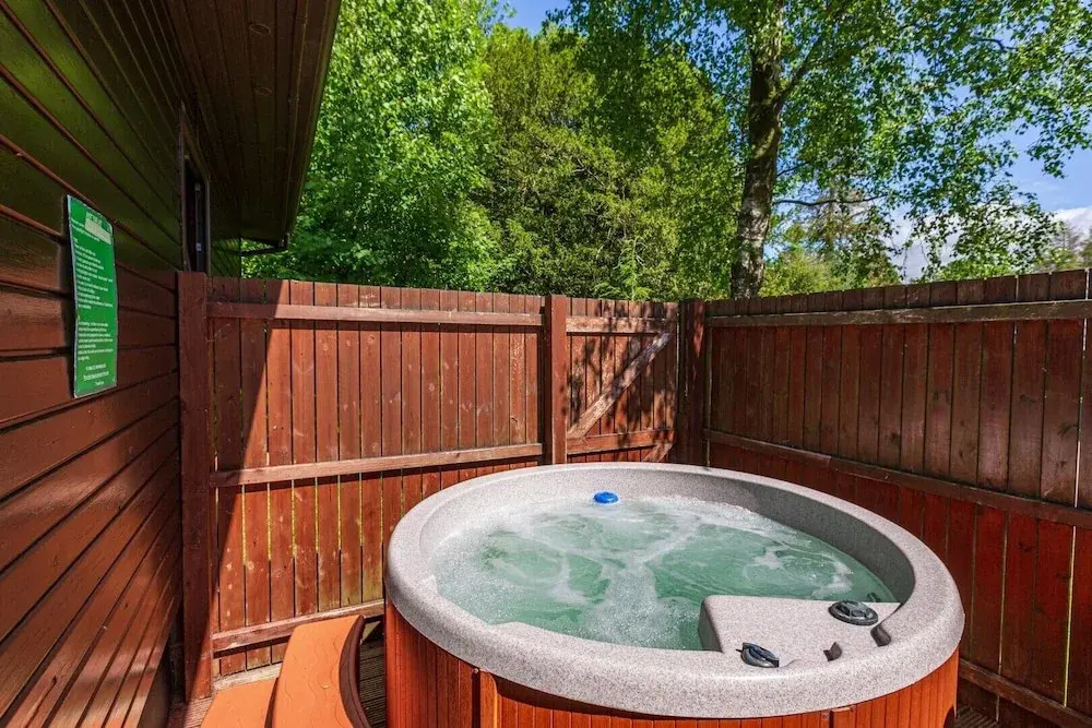 Primrose Lodge 2 with Hot Tub (H 2014) 57293