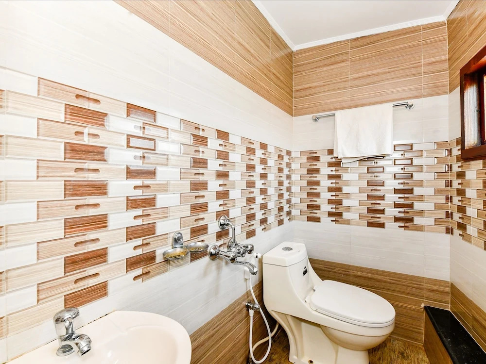 Oyo 24606 Waves And Wind 3Bhk Houseboat