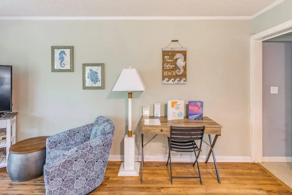 Walk to Beach & Barefoot Landing: Resort Condo!