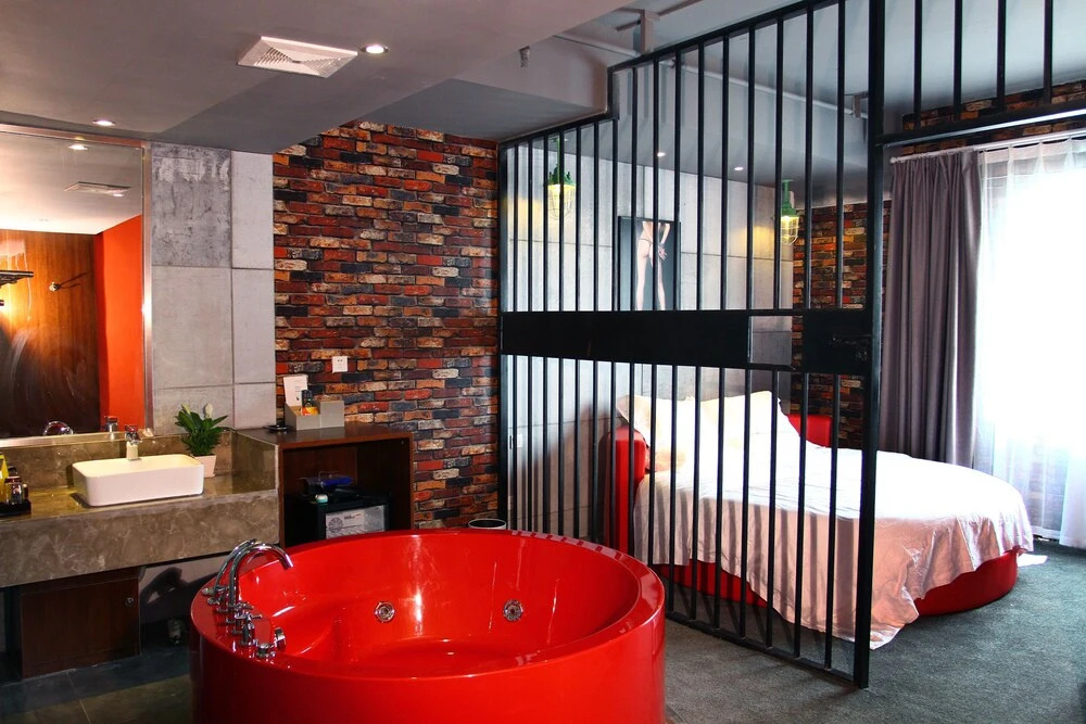 Luoyang Provence Theme Hotel