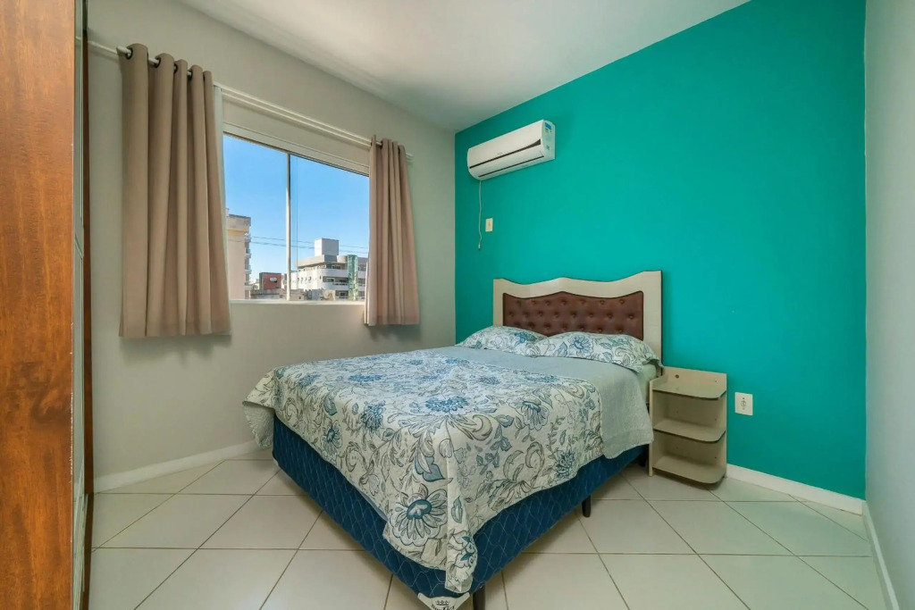 202B - Apartamento de 2 dormitórios para 05 pessoas, próximo ao mar na Praia de Bombas SC