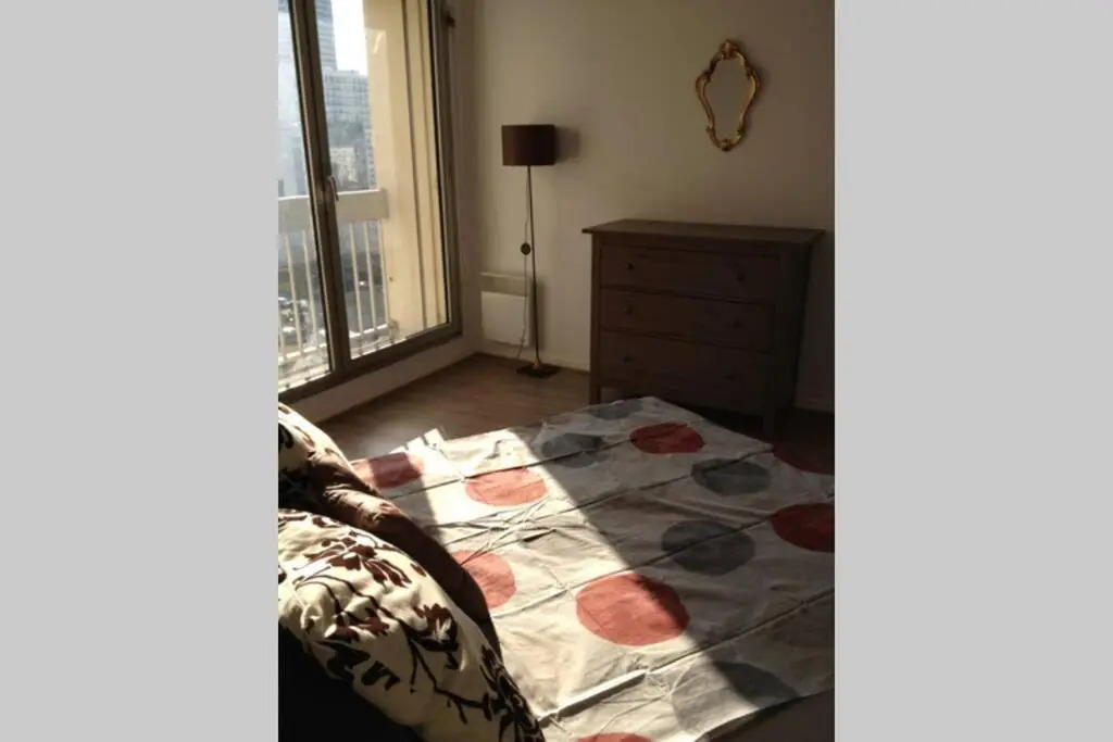 4 Min Walk To Metro, 60m², Renovated, la Defense