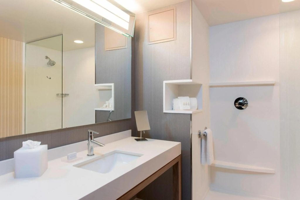 Courtyard by Marriott Holland Downtown