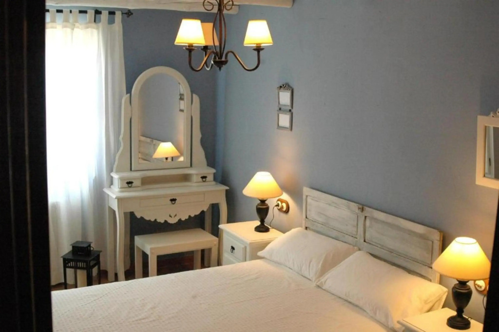 4 bedrooms house with shared pool enclosed garden and wifi at Alcaracejos