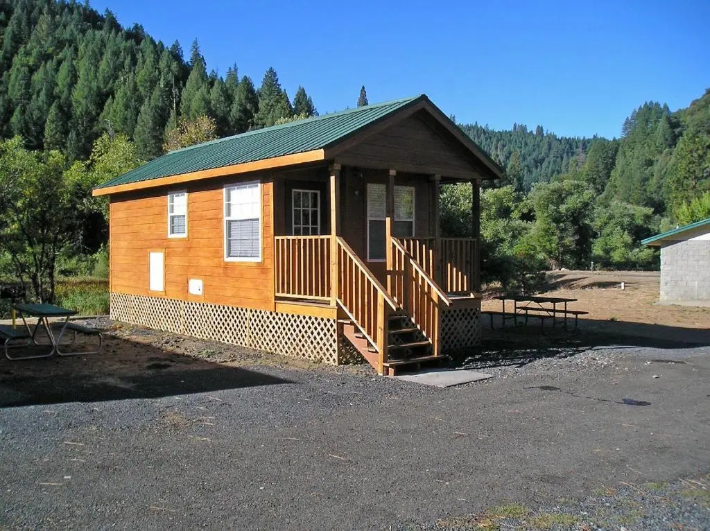 Yosemite Lakes Cabin & Cottages