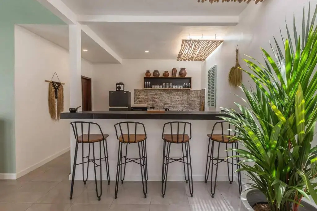 Oberoi new 4 bedr villa 5min walk from eat street&Beach