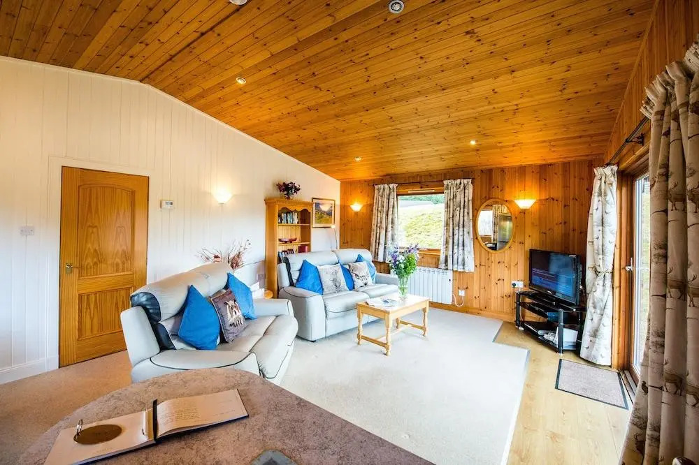 Raven Lodge with beautiful views of Loch Dochart