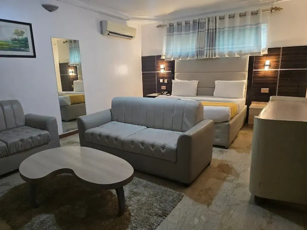 Flora Suites