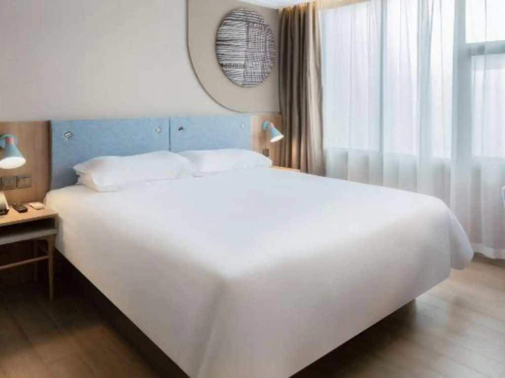 Home Inn Huayi Select Hotel (Shaoxing Shangyu Renmin Bridge Pedestrian Street Branch