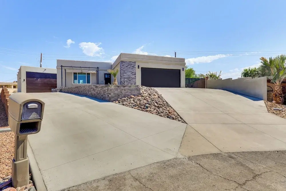 Casita + Chef's Kitchen: Lake Havasu Desert Oasis