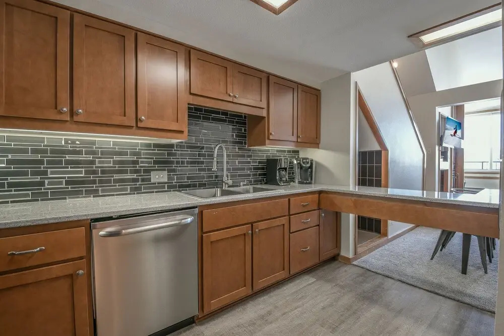 Pines 2128