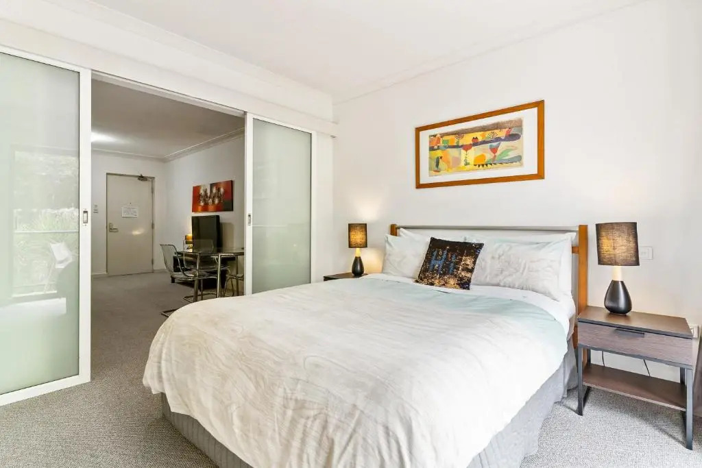 Perth City Retreat - parking, pool, self contained