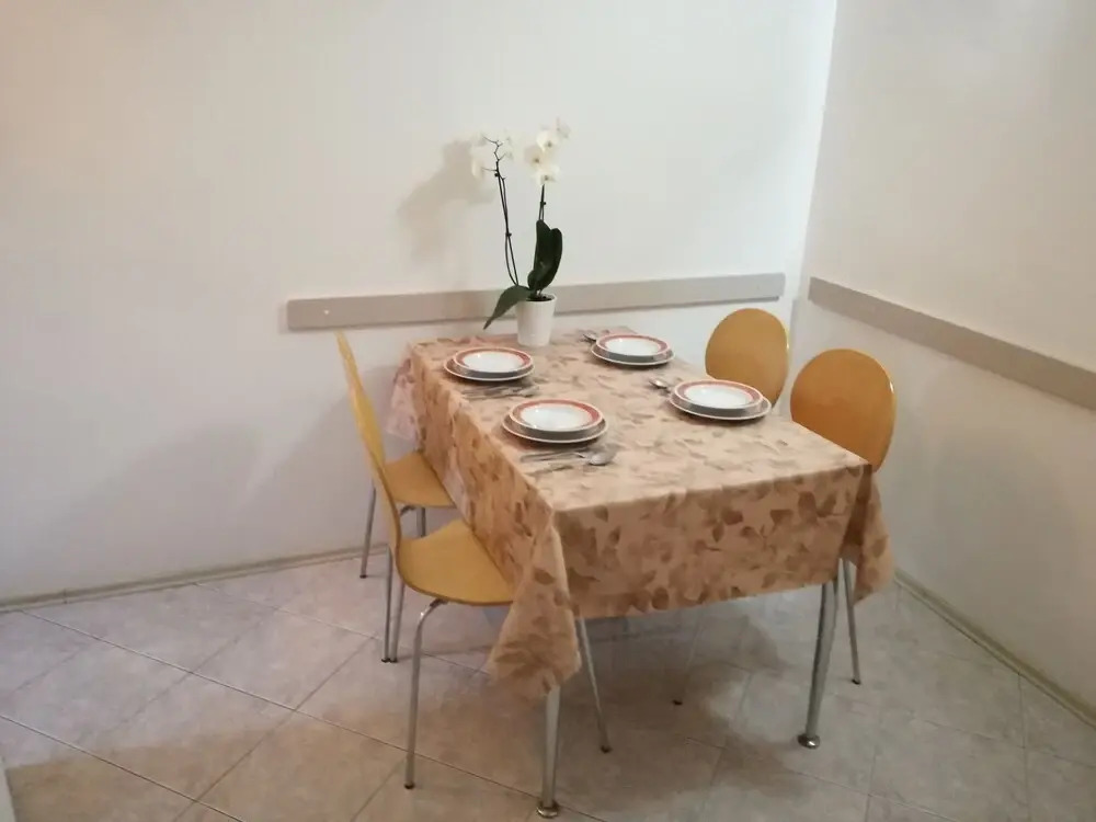 Robi- Swimming Pool and Beautiful Garden - A2-crveni