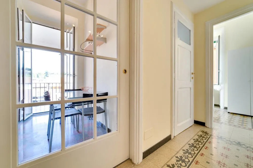 Sunny Flat in Elegant Building Close to Colosseum