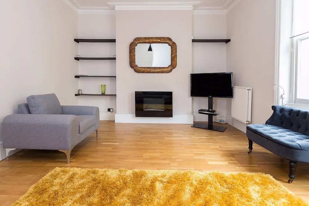 A Bright &Spacious 2 Bed Apt in West Kensington