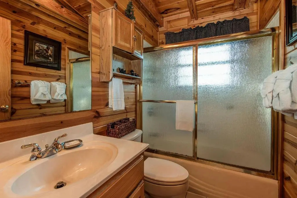 Return To Me, 3 Bedrooms, Sleeps 9, Pool Table, Hot Tub, Gas Fireplace