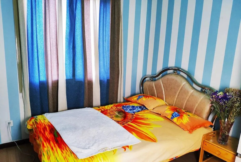 Kunming Harbor Home Hostel