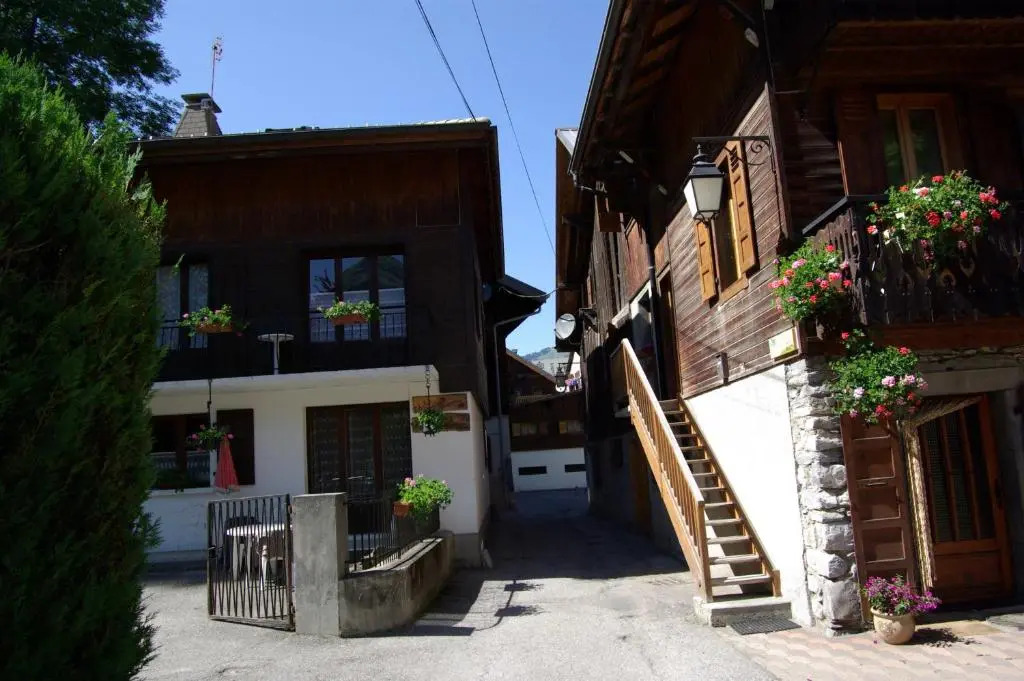 Appart Pointe de Nyon Morzine Centre 4 à 6 pers calme jardin vue parking