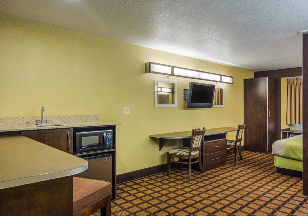 Motel 6 Canton, GA
