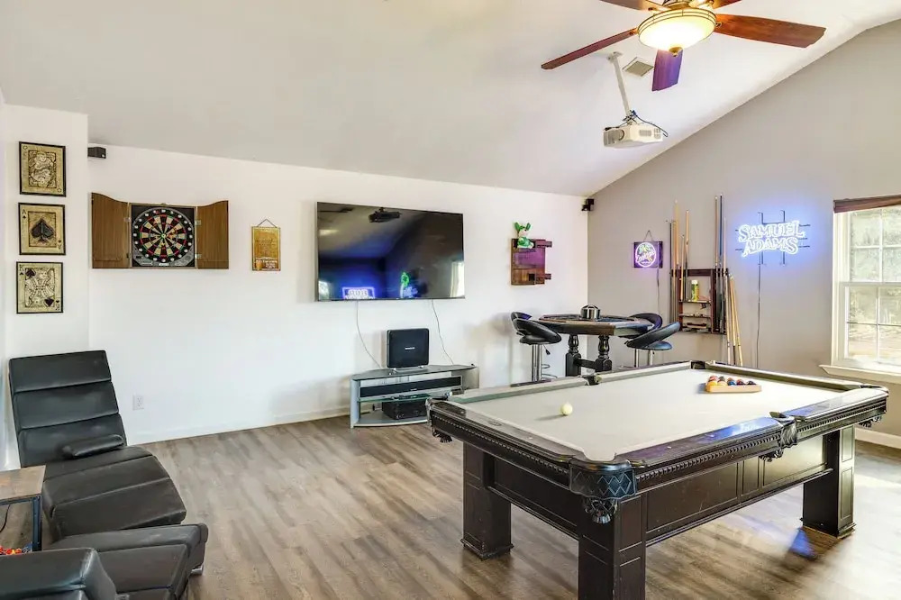 Game Room, 20 Mi to Nashville: Smyrna Home