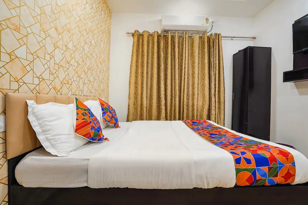 Fabhotel Paramount