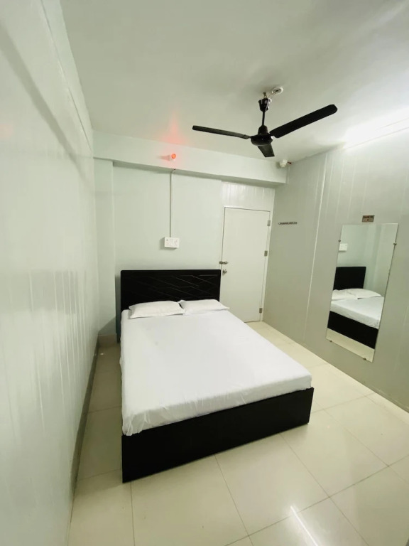 Homestay at Kashmiri Gate Metro & Old Delhi Railway Station