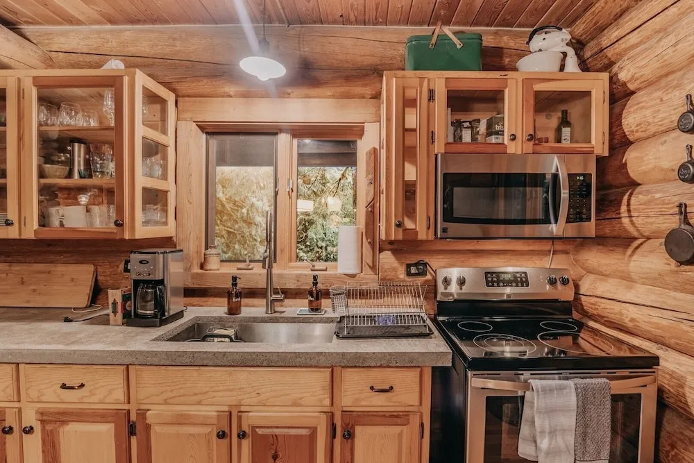 81SL - Hot Tub - WiFi - Pets Ok cabin
