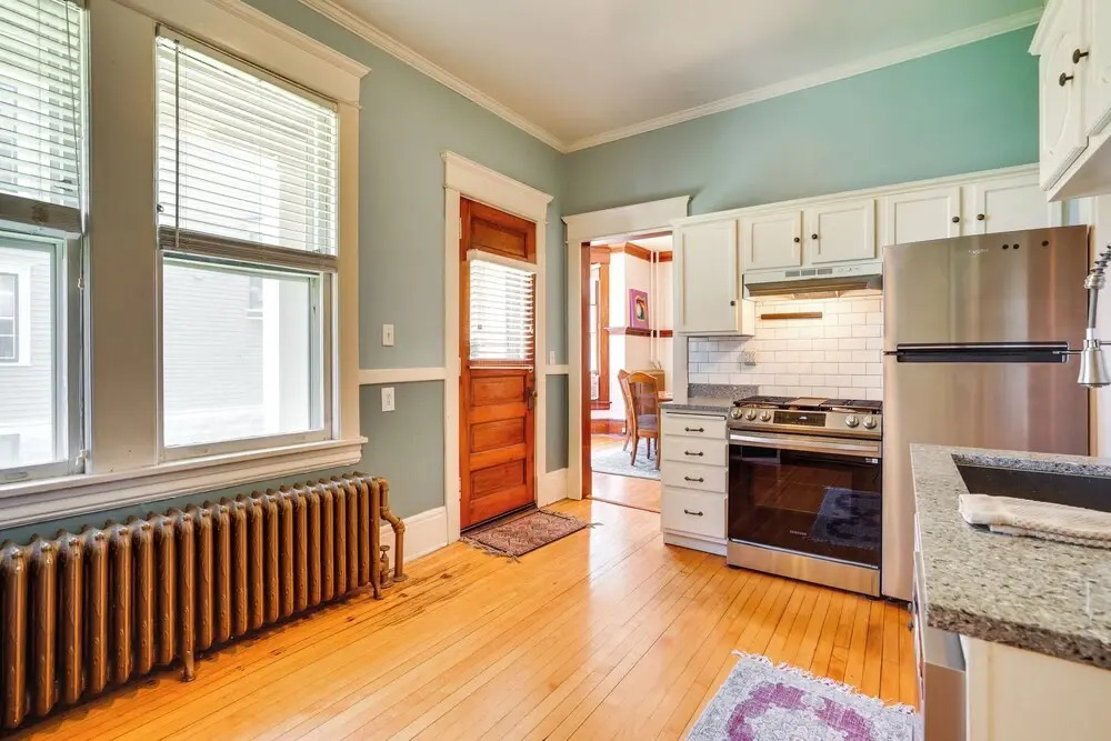 Walk to Selby Ave! Historic Cathedral Hill Unit
