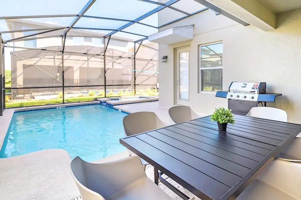 Family-friendly Villa w Pool, Hot Tub & Games Room