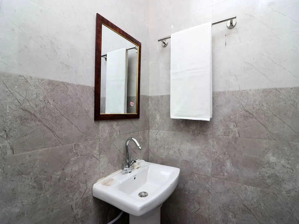OYO 22605 Hotel Redstone