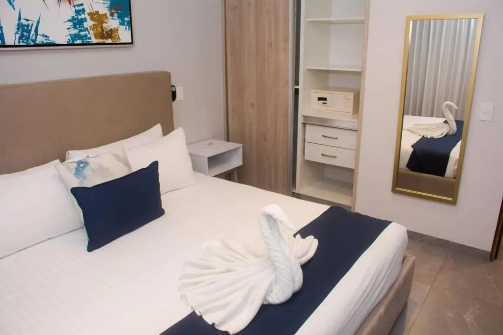 G101N DaVinci Condo 2BR walking distance to the beach