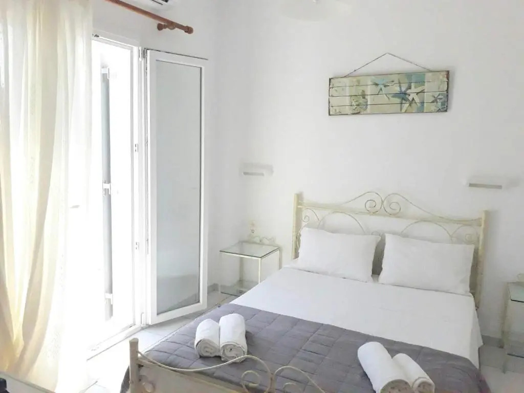 V-rooms in Milos Cyclades