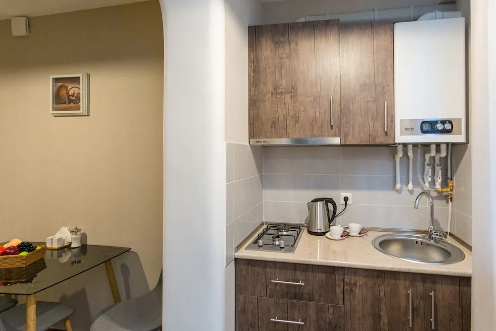 Falcon Apartments - 300 Aragveli