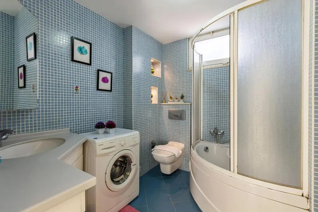 Cozy Apartment with Fascinating Bosphorus View in Uskudar