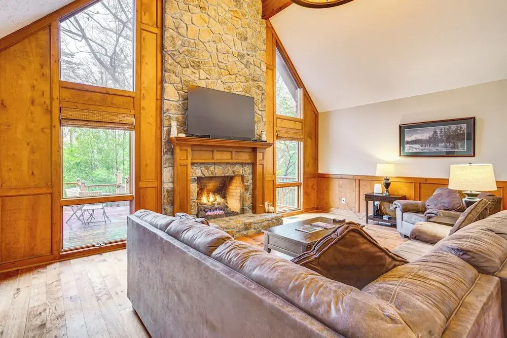 Large Dahlonega Home, Ideal for Family Gatherings!