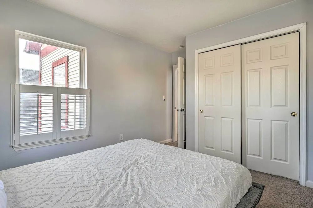 Cozy Indianapolis Home w/ Private Hot Tub!