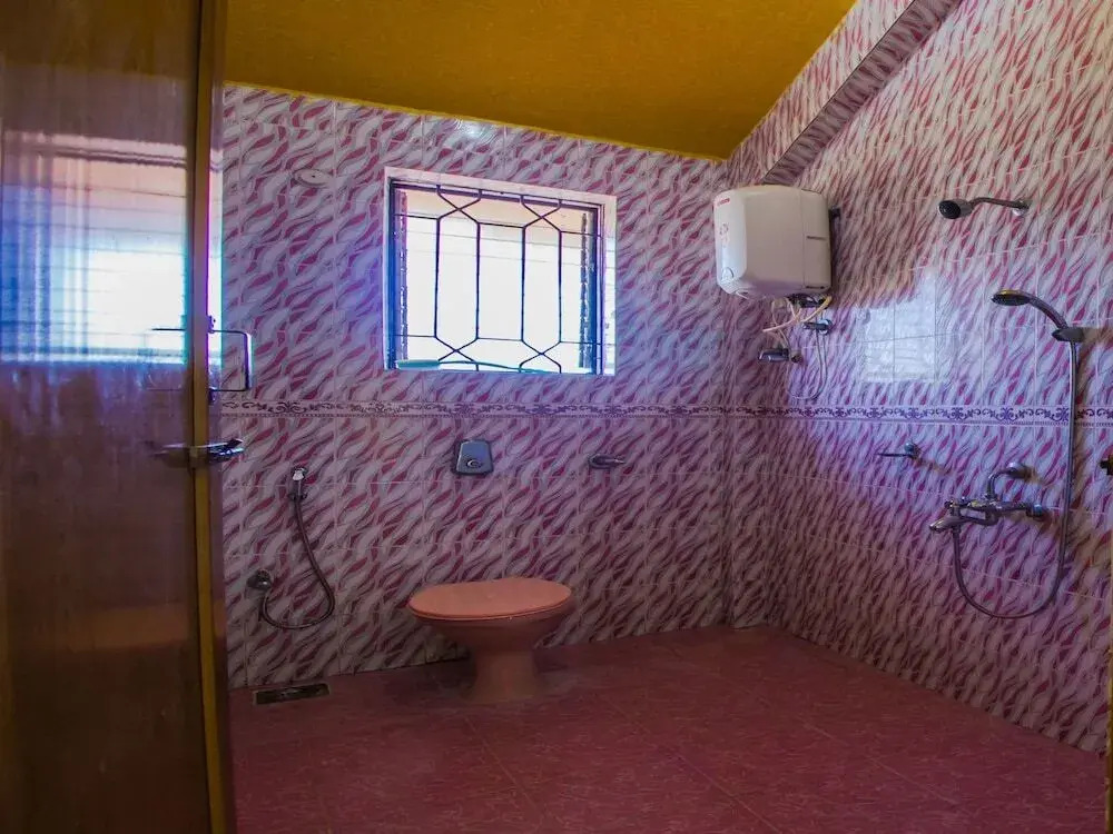 Loco Guest House by OYO Rooms