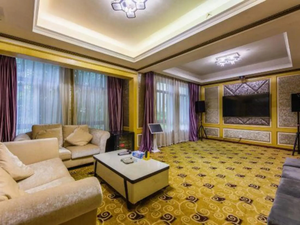 Honghua Hotel (Yichun Wentang)