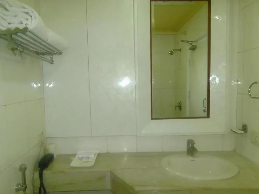 Hotel Breeze Inn