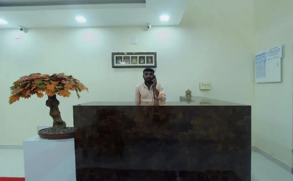 Hotel Maple Suites By OYO Rooms