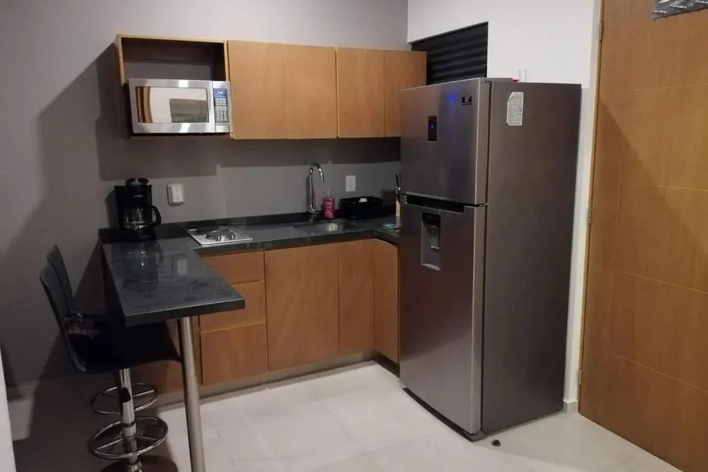 Modern 1 bedroom suite by beach Great location!