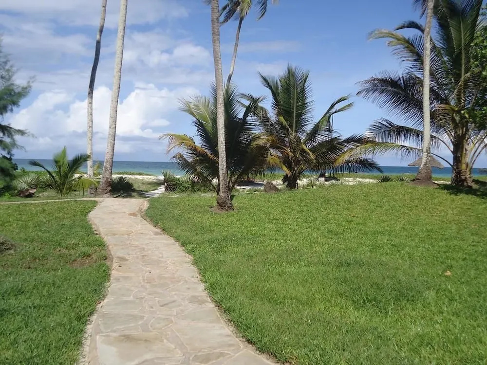 Simba Oryx Beach Cottages