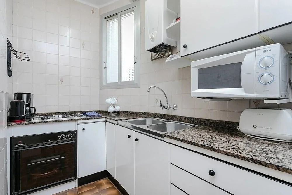 Cozy 2bed in Vibrant Barcelona - 5 min Walk From Tube