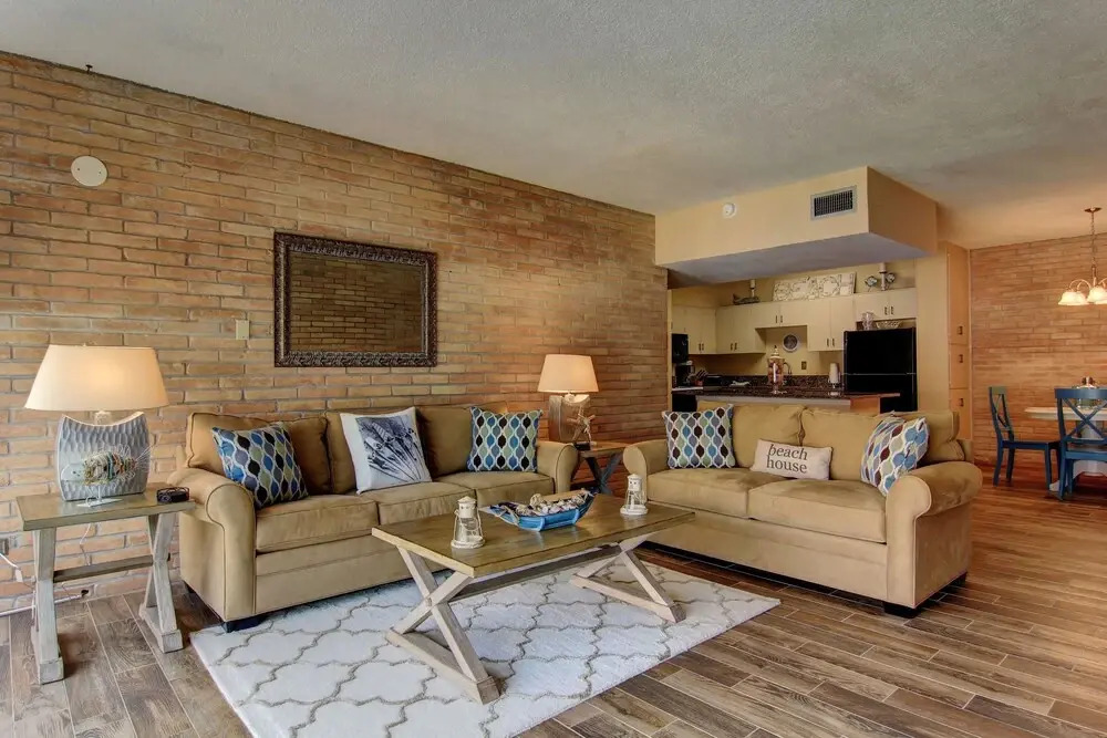 Channelview 208