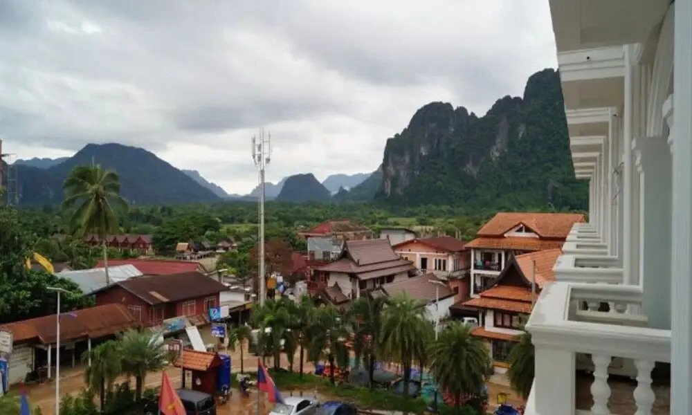 Roung Nakhon Vang Vieng Palace