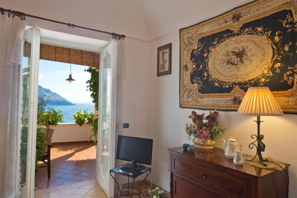 CASA NOEMI 4&2, Emma Villas