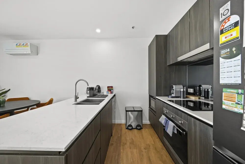 Refined 2-bed With Luxurious Building Amenities