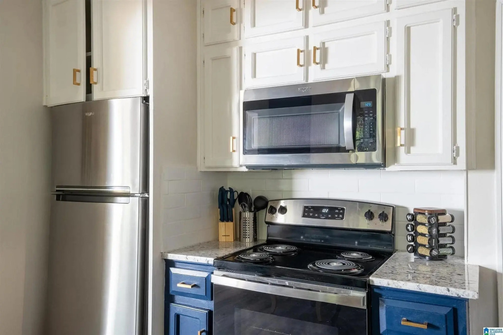Southern Charm l 5BR l Sleeps 14 l A  Location