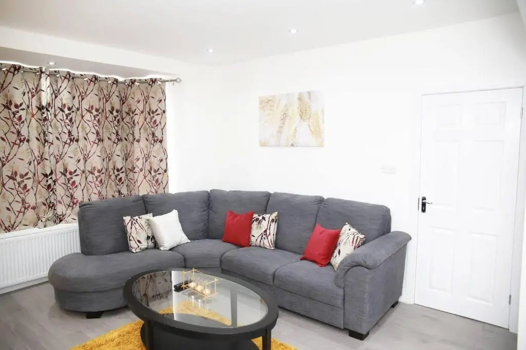 Deluxe 4-bed House Close2 Wembley Stadium