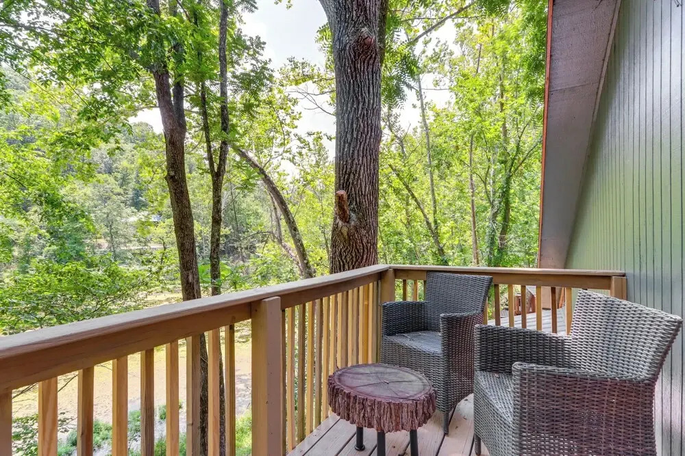 Lakefront Cabin < 3 Mi to Dtwn Eureka Springs!